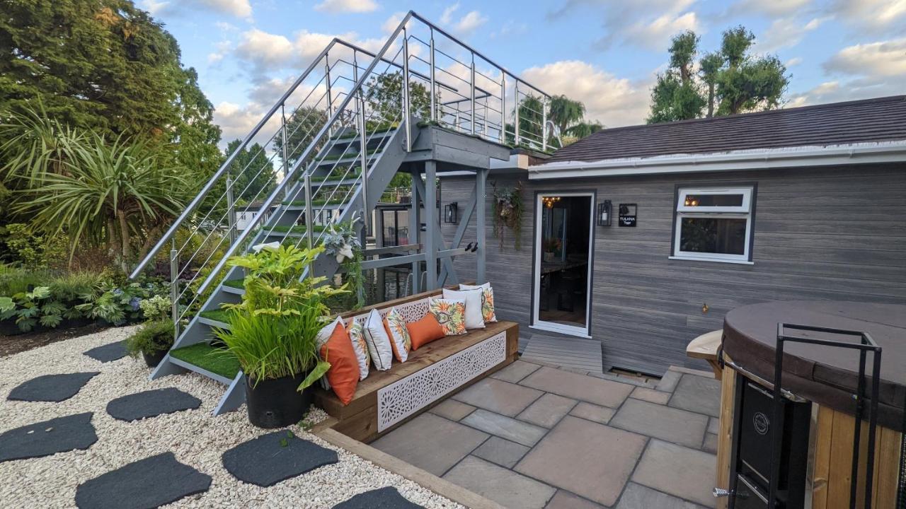 Tulana Taggs - Floating Home On Idyllic Island Hampton Hill Exterior foto