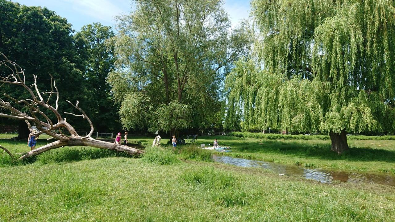 Tulana Taggs - Floating Home On Idyllic Island Hampton Hill Exterior foto