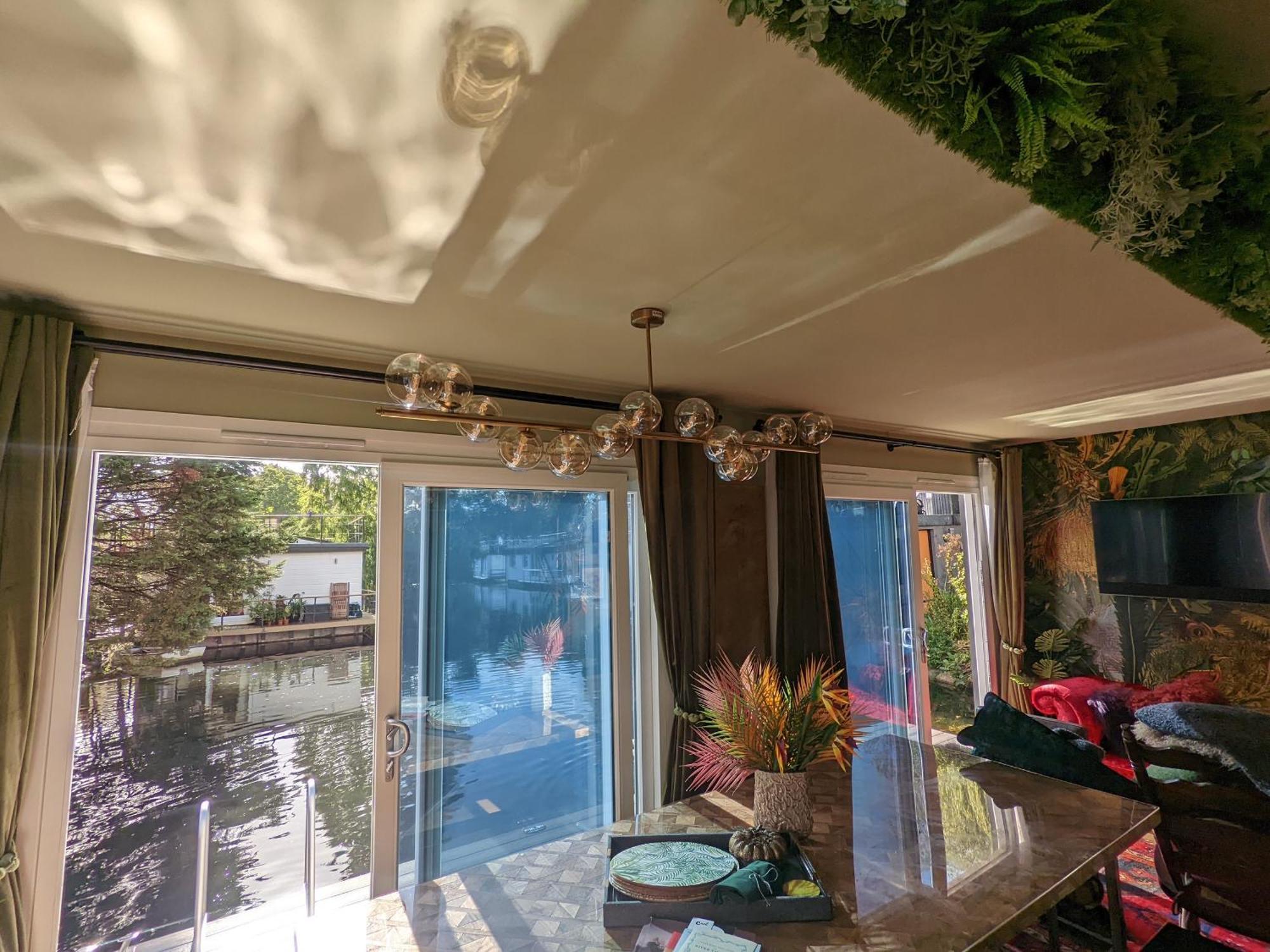 Tulana Taggs - Floating Home On Idyllic Island Hampton Hill Exterior foto